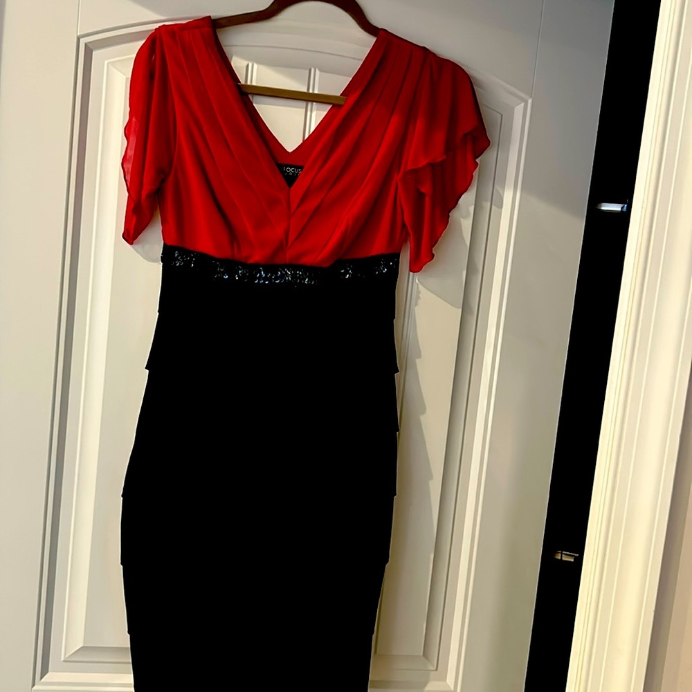 Enforce focus black and red dress